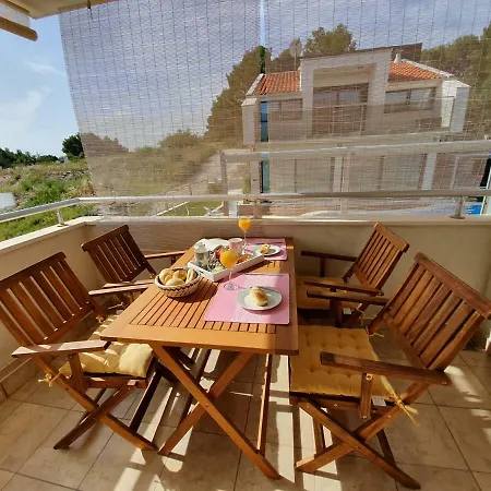 Tihana Апартаменти Трогір